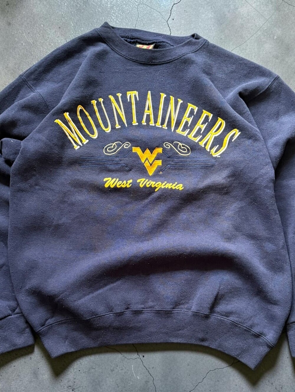 Vintage 90s West Virginia Mountaineers NCAA Colligate Crewneck Sweatshirt Mens L